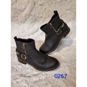 "Call it SPRING" Woman's Zip Up Ankle Boots - Size 8 - Black - 0267